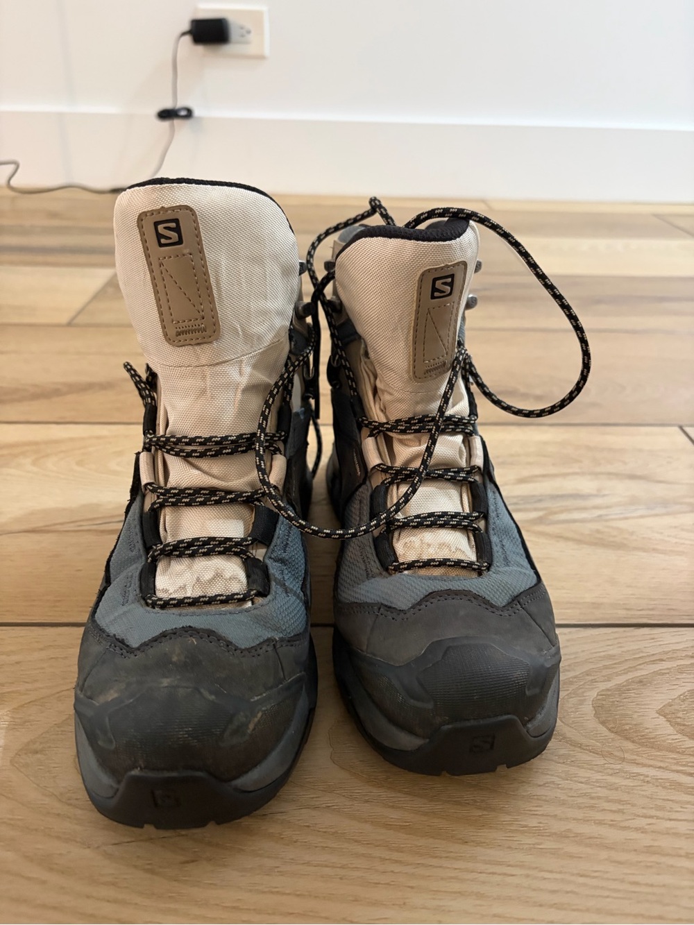 Salomon Womens’ Beige and Gray Winter Boots